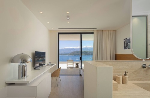 Akrotiri Villa | Omoi Villa- Where Time Dissolves In Blue by etouri