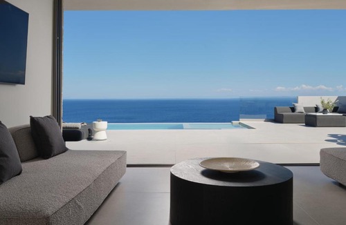 Korithi Villa | On The Rocks 2 Bedroom Villa