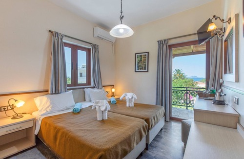 Agia Galini Apartment | One Bedroom Beachfront Apartment with Sea View in Agia Galini