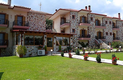 Krionerion Apartment | Orama Hotel - Lake Plastira Fireplace Quad Suite