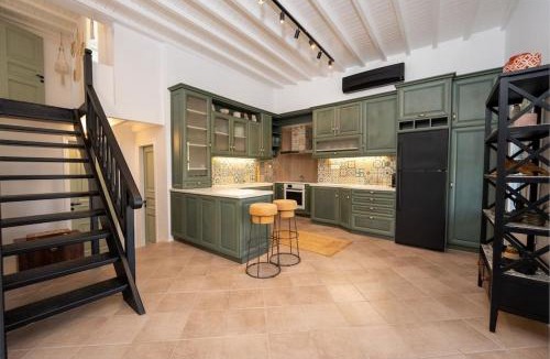 Ftelia Villa | Palm Luxury Maisonette with Heated Private Jacuzzi