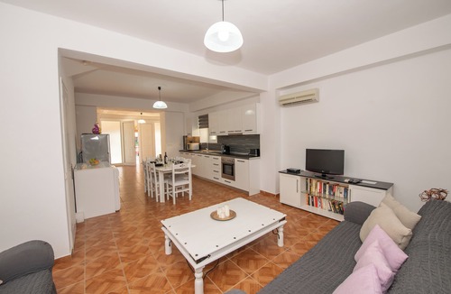 Agios Stefanos House | Paola House Agios Stefanos