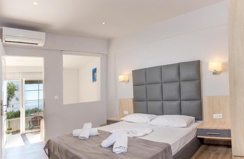 Paradhisos Apartment | Paradisos Holiday