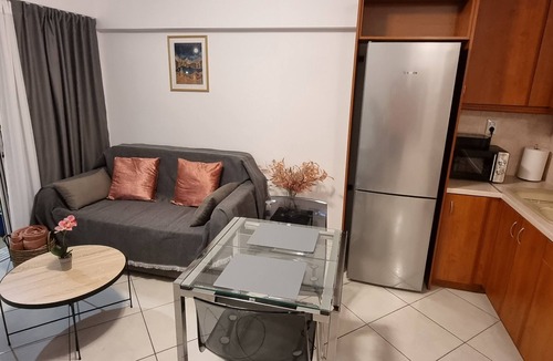 Keratsini-Drapetsona Apartment | ParkView - PS4. Next to the Metro, the Piraeus Port and Lipasmata Festival Park!