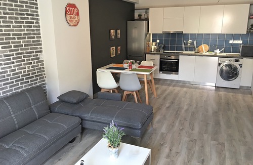 Nea Chora Apartment | Pegasus Amazing Flat, 2min walk from the beach and 7min walk from Old Town