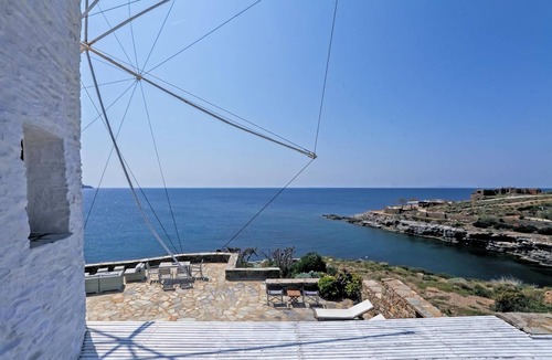 Koundouros House | Perfect located holiday home with pool directly at the sea, Wifi | Koundouros, K