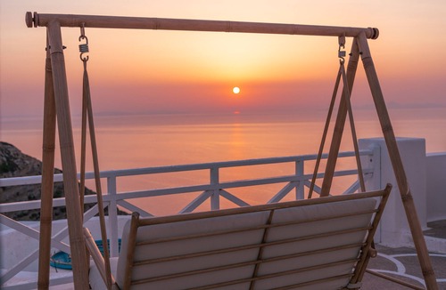 Sikinos Apartment | Pet-Friendly Apartment 'Sifnos' with Sea View, Whirlpool & Wi-Fi