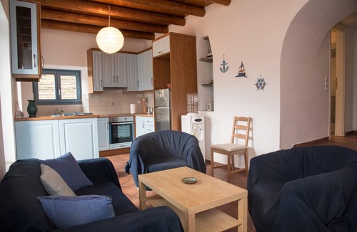 Ormos Isternion Apartment | Petra Traditional House 2