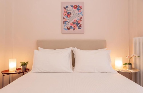 Pasalimani Apartment | Piraeus Pasalimani Veranda for up to 6, near metro