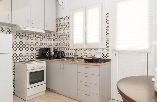 Pasalimani Apartment | Piraeus Pasalimani Veranda for up to 6, near metro
