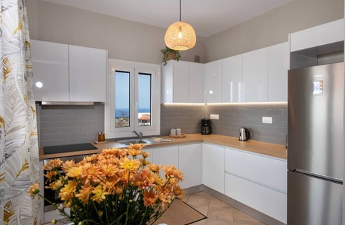 Plaka Apartment | Plaka Paradise apartment with a shared pool