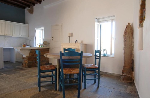 Megas Yialos-Nites House | Platia Listed House