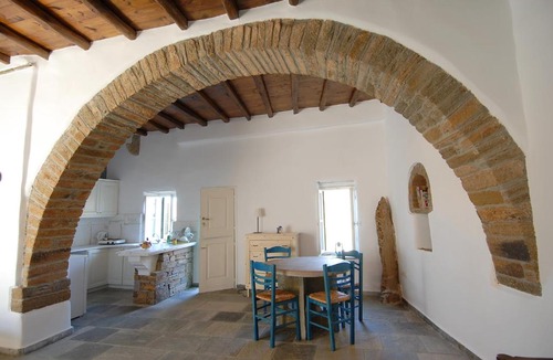 Megas Yialos-Nites House | Platia Listed House
