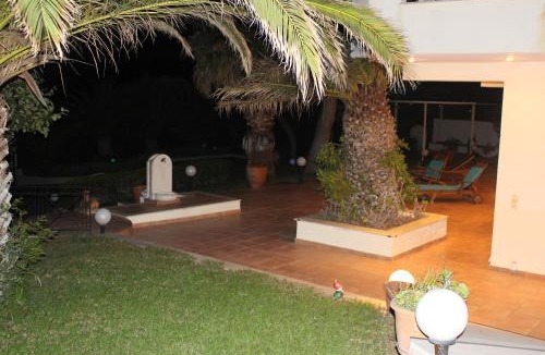 Ormos Agiou Ioannou Apartment | PortoRafti seaview garden Villa