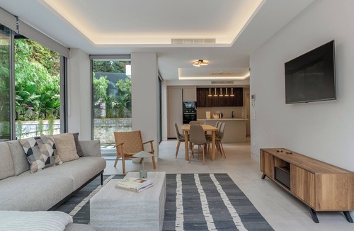 Voula House | Private Pool Villa | Walk to Beach & Voula Square