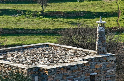 Kea House | Private vacation stone house offers peace and contact with nature.