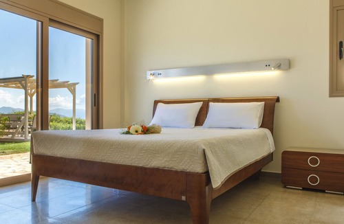 Nafplio Villa | Private Villa für 8 mit Pool,garten und Meerblick