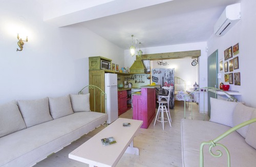 Limni House | PUCK-A Cozy Studio at IL Giardino Segreto Di Prospero