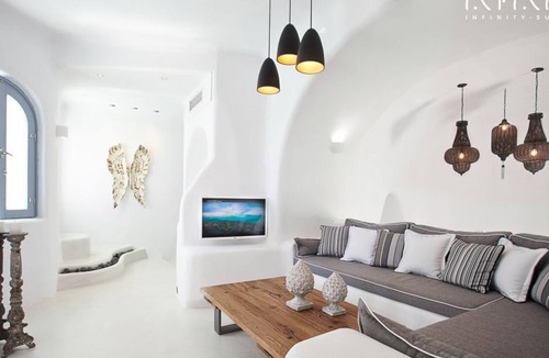 Firostefani Villa | R 1121 Ajax’s Infinity Pool Suite With Break Fast, Outdoor Infinity Plunge Pool & Steam Bath