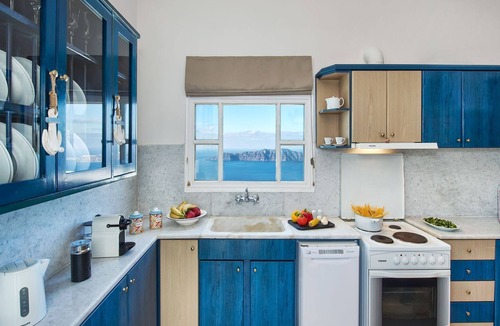 Imerovigli Villa | R 196 Luxury Two bedroom Private Villa with Pool,Outdoor Jacuzzi, Amazing Seaviews Incl Breakfast