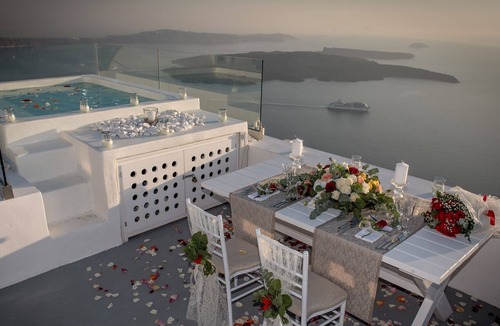 Imerovigli Villa | R 196 Luxury Two bedroom Private Villa with Pool,Outdoor Jacuzzi, Amazing Seaviews Incl Breakfast