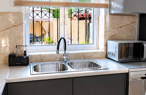 Pyrgos House | Relaxed Coastal Living near Spiatza Beach