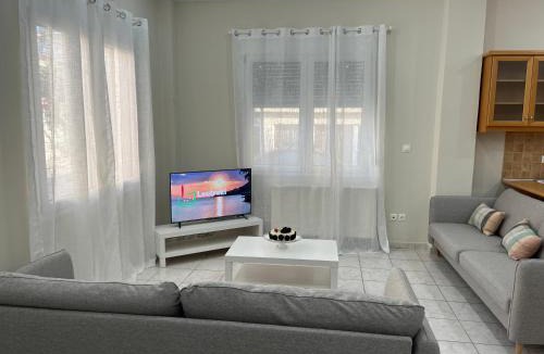 Loutraki Villa | Residence for 6 persons in centre of Loutraki & 300 meters from the beach!