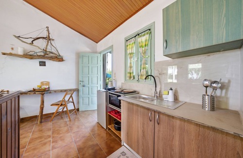 Ag. Georgios House | RIGHT by the SEA Beautiful Holiday Apartment - for 2 or 3 people