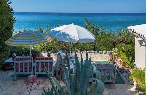 Ag. Georgios House | RIGHT by the SEA Beautiful Holiday Apartment - for 2 or 3 people