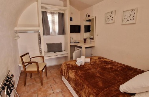 Akrotiri Hotel | Rodakas Hotel