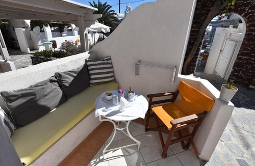 Akrotiri Hotel | Rodakas Hotel