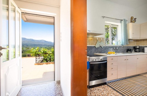 Vryses House | Rodanthi House, 2 BD, 1 BA, spacious, hospitable!