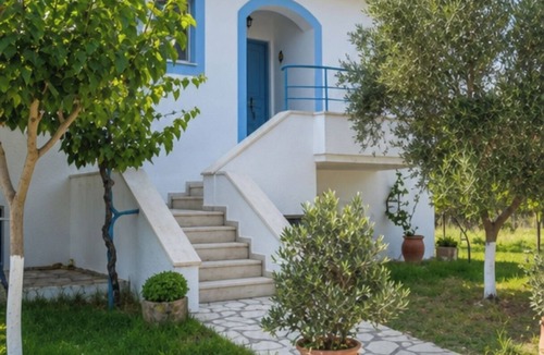 Mantzavinata House | Romanos Xi