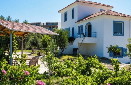 Mantzavinata House | Romanos Xi