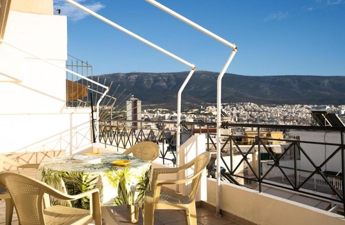 Ampelokipoi Apartment | Rooftop Penthouse with City & Mountain Views, Private Parking - Next to the Metro
