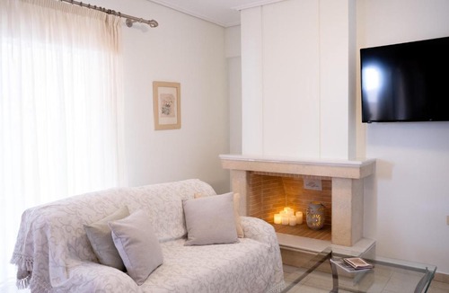 Ampelokipoi Apartment | Rooftop Penthouse with City & Mountain Views, Private Parking - Next to the Metro