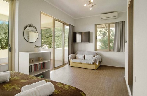 Mikros Gialos Hotel | ROUDA VILLAGE