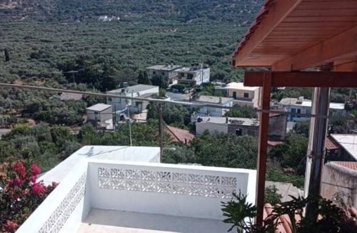 Kounelion House | Rural village retreat with spectacular mountain views near the National road