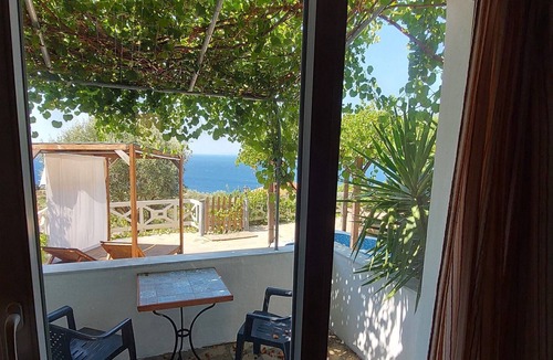 Koumeika House | Samos Island - Panorama Apartment with Jacuzzi