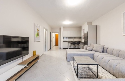 Qender Apartment | Saranda Seaview Stay | City Center by PikHost