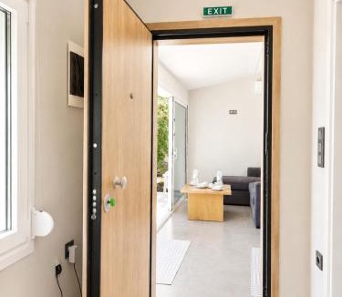 Elia Apartment | SEA La Vie Seafront Apartment, Kalogria Beach
