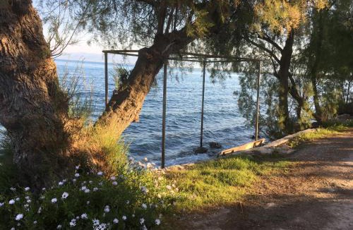 Nea Anchialos Apartment | Seaside apartment with private garden