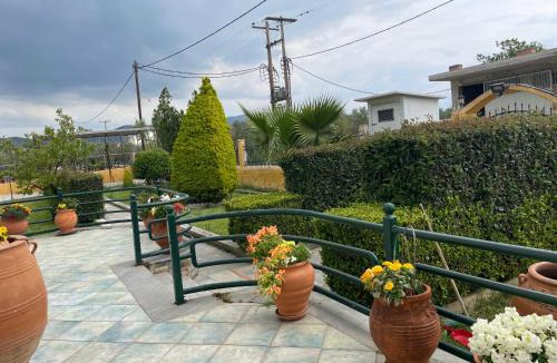 Nea Anchialos Apartment | Seaside apartment with private garden