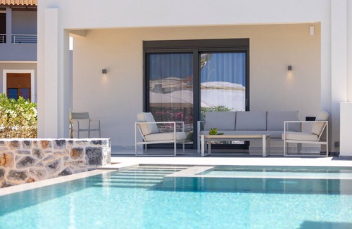 Pigianos Kampos Villa | Seaside Villa with Heated Pool, By Hellocrete