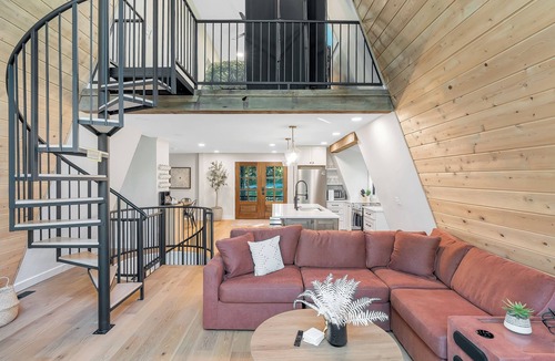 Pacific Cabin | Serene & Cozy Cabin + LAKE! Near Purina Farms, Hidden Valley & Six Flags