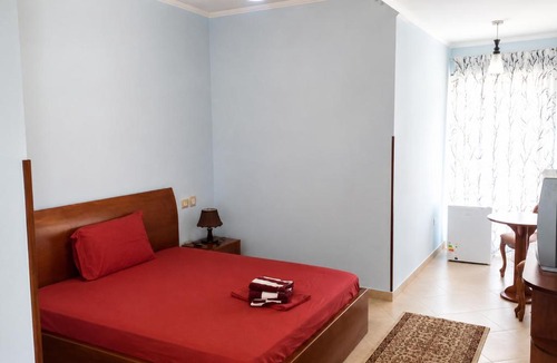 Mbrostar-Urë Bed & Breakfast | Shtepia e Bardhe