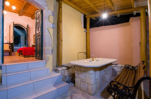 Chorafakia Apartment | Skandalis Apartment with pool view (Theano)