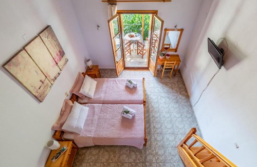 Stafylos Apartment | Smaragdi studios