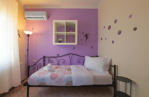 Katochori Apartment | Solena - Garden Escape with Views near Chania