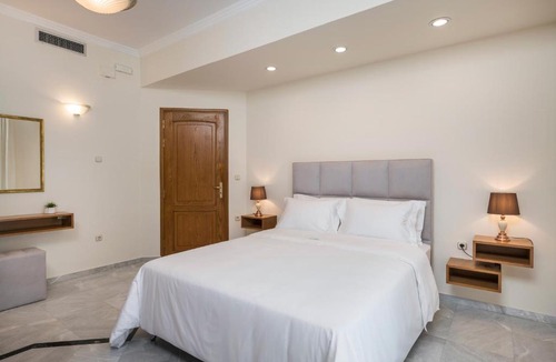 Old Town Apartment | Soul of Sun - Spacious Luxury 90sqm Apartment, 2 Bathrooms, Chania Center, Private Parking Available 900m